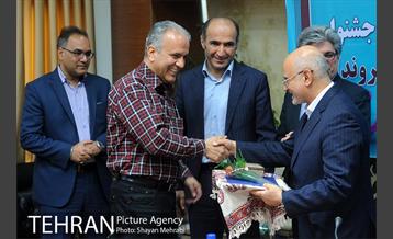 مراسم اهدای 7 دستگاه خودرو به برندگان شهروند 16