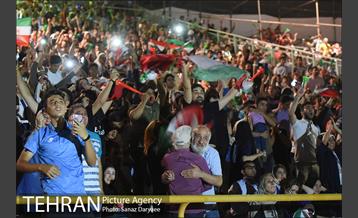 تماشای دیدار تیم‌های ملی ایران و پرتقال در استادیوم آزادی 25