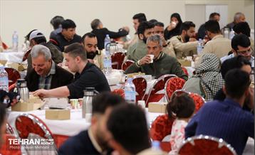 مراسم افطاری کارگران خدمات شهری منطقه ۱۱ 16