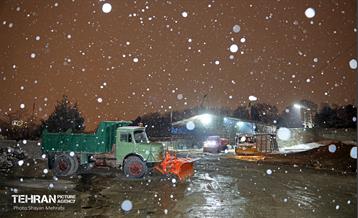 بازدید معاون خدمات شهری از سایت‌های برف‌روبی شهرداری تهران 23