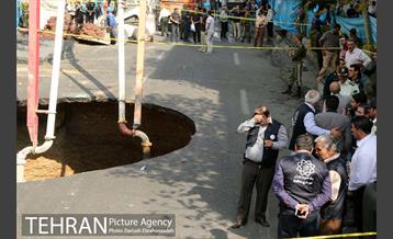 ریزش بخشی از خیابان پیامبر اتوبان ستاری 10