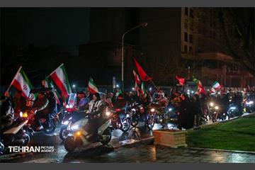 کاروان‌ موتوری و خودرویی از میدان انقلاب تا ساختمان هلال احمر تهران 29
