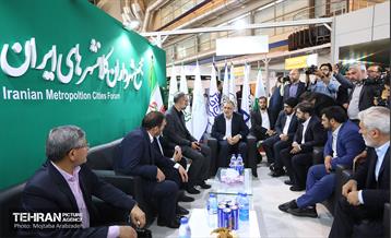 بازدید شهردار تهران از نمایشگاه شهرهای خواهرخوانده و توانمندی های مدیریت شهری تهران