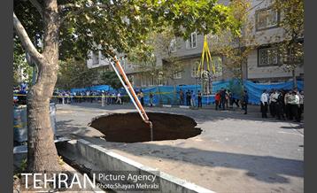 ریزش بخشی از خیابان پیامبر اتوبان ستاری -2 21