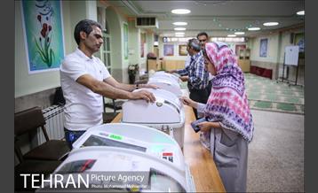 حضور مردم در انتخابات شورایاری محلات شهر تهران  - ۳ 12