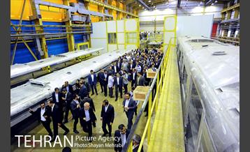 بازدید معاون اول رئیس جمهور به همراه شهردار تهران از کارخانه واگن‌سازی تهران 21