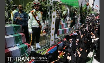 مراسم تشییع پیکرهای مطهر ۱۵۰ شهید تازه‌ تفحص‌ شده دفاع مقدس  - ۲ 13