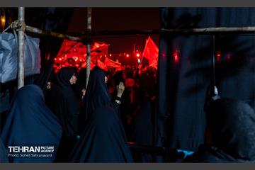 عزاداری شب عاشورای حسینی در میدان انقلاب