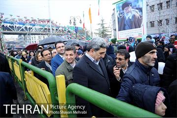 حضور شهردار تهران در راهپیمایی یوم الله 22 بهمن 7