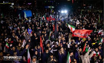 مراسم عزاداری شهادت رهبر انقلاب اسلامی در میدان ولیعصر(عج)