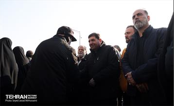 تشییع پیکرهای ۱۰۰ شهید گمنام از مقابل دانشگاه تهران 35