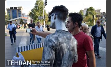 آموزش فرهنگ ترافیک توسط بچه های سندرم دان 12