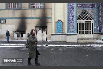 بازدید خبرنگاران رسانه‌های خارجی از تخریب اموال عمومی شهر 29