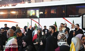 آیین بدرقه زائر اولی‌ها به‌ سوی عتبات عالیات در میدان انقلاب 39
