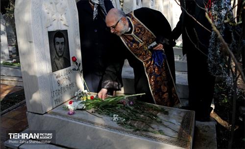 آیین غبارروبی و عطر افشانی مزار ۱۱۴ شهید مسیحی در منطقه ۱۵ 9