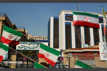 پرچم افتخار در ایام الله دهه فجر ۱۴۰۰ منطقه ۵