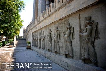 میدان مشق (باغ ملی) 42