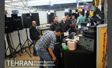 شانزدهمین نمایشگاه فرهنگی عطر سیب 16