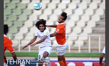 دیدار سایپا و گسترش فولاد در لیگ برتر فوتبال 17