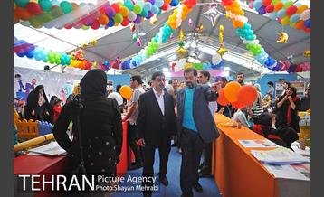 بازدید حسینی مکارم سرپرست شهرداری تهران ار نمایشگاه کتاب 48