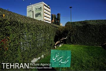 نمایشگاه دفاع مقدس در میدان بهارستان 16
