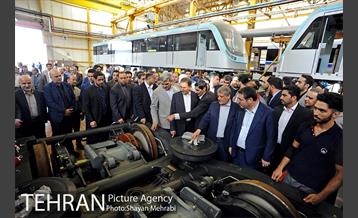 بازدید معاون اول رئیس جمهور به همراه شهردار تهران از کارخانه واگن‌سازی تهران 30