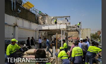 رفع خطر طبقه سوم پاساژ 102 در خیابان امام خمینی(ره)  14