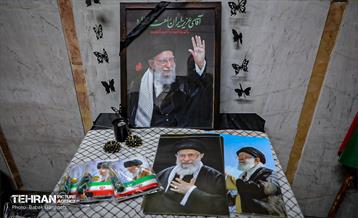 زائران مراسم وداع با آقای شهید ایران در زائرشهرهای منطقه ۱۳ 11