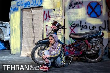 نمایش «هجده سالگی» 3