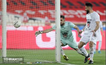دیدار تیم های فوتبال پرسپولیس و ذوب آهن  14
