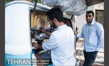 کافه راه سیار پشت فولکس واگن قدیمی‎ 17