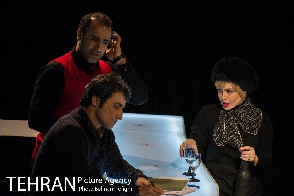 نمایش سه روایت از زندگی‎ 14