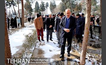 تجلیل از خانواده پنج شهید انقلاب اسلامی 28