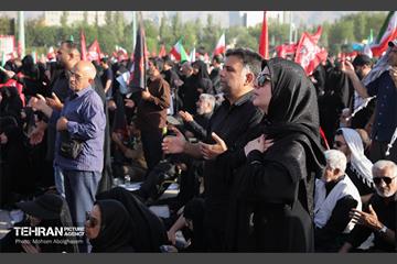 اقامه نماز بر پیکر آقای شهید ایران - 1 72