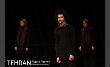 نمایش هویت پروانه های مرده‎ 11