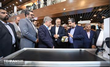 بازدید شهردار تهران از نمایشگاه شهرهای خواهرخوانده و توانمندی های مدیریت شهری تهران