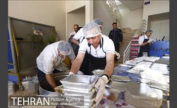 توزیع 3300 پرس غذا بین نیازمندان با کمک های مردمی 8