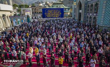 اقامه نماز عید سعید فطر در امامزاده صالح (ع) 12