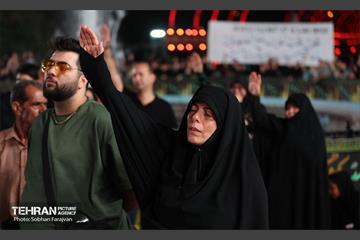 آئین بدرقه زائران اربعین در میدان آزادی 44