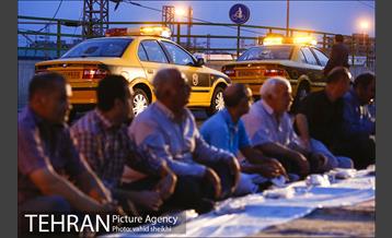 افطاری ساده راننده های تاکسی در پایانه تاکسیرانی صادقیه 6