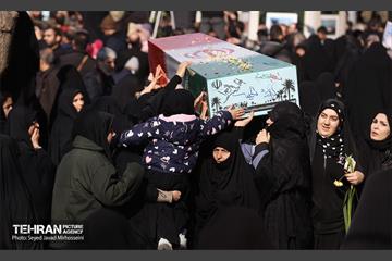 تشییع پیکرهای ۱۰۰ شهید گمنام از مقابل دانشگاه تهران 6
