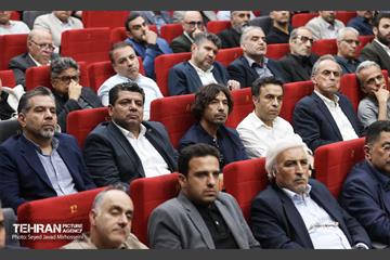 هم اندیشی صمیمانه شهردار تهران با سازندگان شهر 25