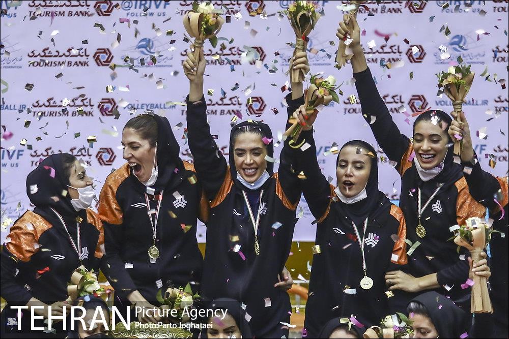 جشن قهرمانی سایپا در لیگ والیبال زنان 25