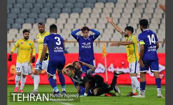 دیدار تیم‌های فوتبال استقلال و صنعت نفت آبادان  39