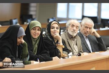 نشست صمیمانه شهردار تهران با جمعی از شعرا 32