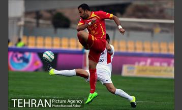 دیدار تیم های فوتبال نفت تهران و پرسپولیس