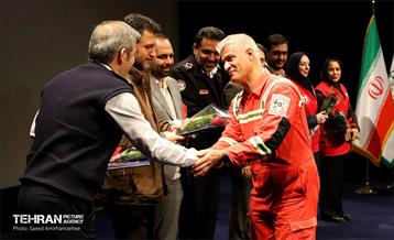 مراسم گرامیداشت روز داوطلب 9