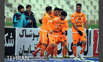 دیدار تیم های فوتبال سایپا تهران و فولاد خوزستان
