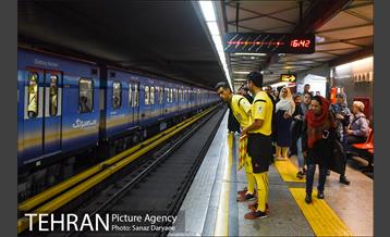 پرفورمنس داوران فوتبال در ایستگاه هفت تیر 17