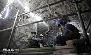 بازدید اعضای کمسیون حمل و نقل شورای اسلامی شهر از ایستگاه تقاطعی مترو توحید 18